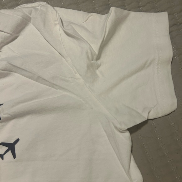 ❤️Serengetee Catch Flights not Feelings Tee - Picture 4 of 5